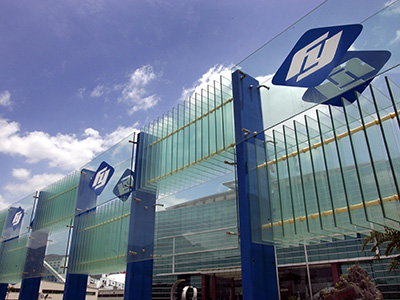 【中国汽车报】从做中国自己的汽车玻璃开始 对国家观念的坚守成就j9国际